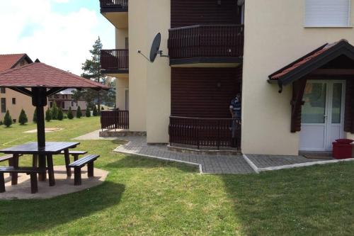 Silver Snowflake - Apartman sa dvoristem in Kamalj