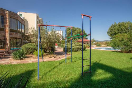 Amfibia Beach Complex – Sunny Beach, WY