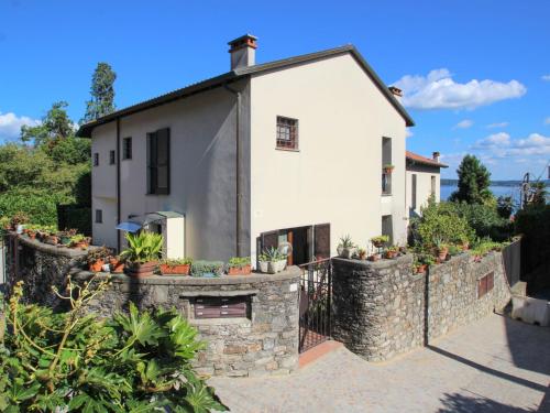 Apartment Lo Scoiattolo by Interhome in Belgirate