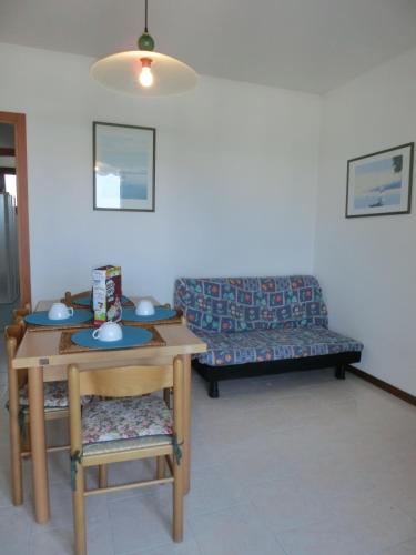 One-Bedroom Apartment image 3