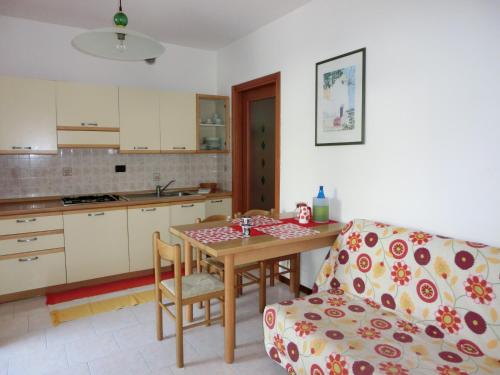 One-Bedroom Apartment image 5