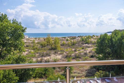 Amfibia Beach Complex – Sunny Beach, WY