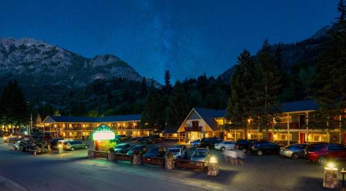 Box Canyon Lodge and Hot Springs