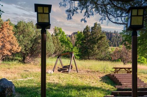 Box Canyon Lodge and Hot Springs