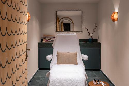 Hotel Le Coucou - image 12