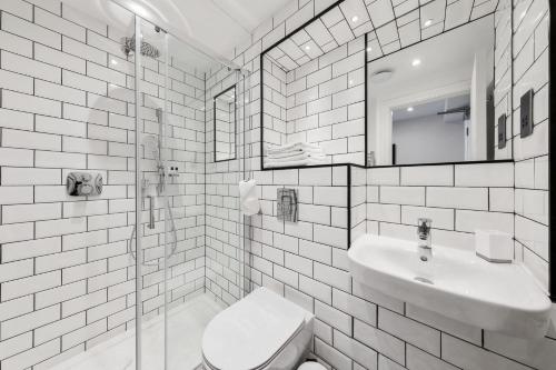 Commodore Hotel - image 4