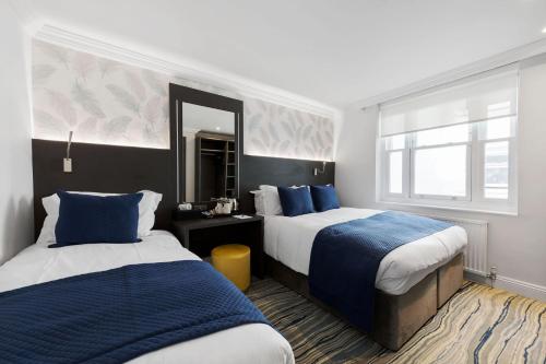 Commodore Hotel - image 5