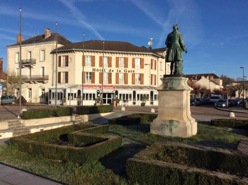 Hôtel restaurant les Templiers - Hotel - Montbard