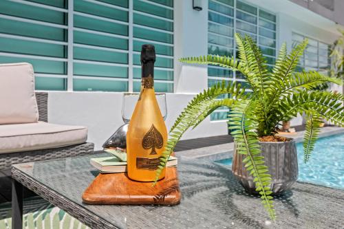 S3 at HighSoClub with Pool and Private Shuttle - image 6