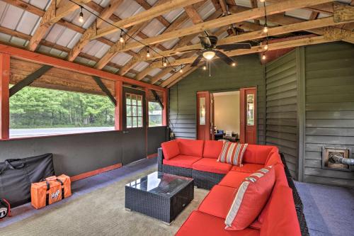 Altmar Family Home with Rivers and Trails Nearby! in 雪城漢考克國際機場