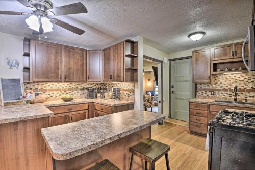 Altmar Family Home with Rivers and Trails Nearby! in 雪城漢考克國際機場