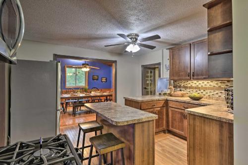 Altmar Family Home with Rivers and Trails Nearby! in 雪城漢考克國際機場