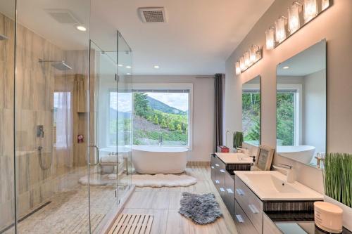 Luxe Asheville Home w/ Stunning Mountain Views! in Marion (NC)
