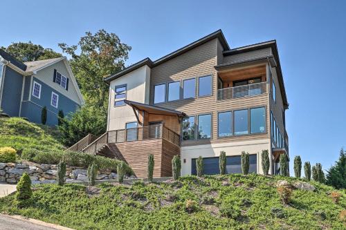 Luxe Asheville Home w/ Stunning Mountain Views! in Marion (NC)