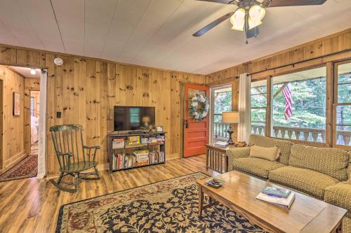 Near Hiking Roaring Gap Retreat with Fire Pit! in Hillsville (VA)