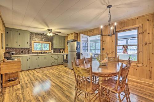 Roaring Gap Retreat with Fire Pit Near Hiking! in Roaring Gap, USA
