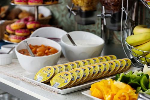 Royal Court Hotel - image 2