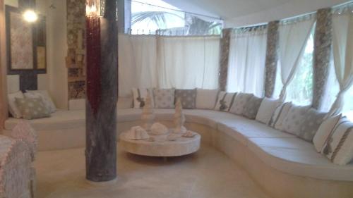 Fortamu Coral House in วาตามู