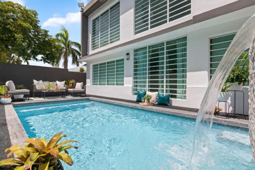 M1 with Ch ef Driver Pool & half off tours - image 6