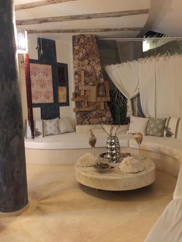 Fortamu Coral House in วาตามู