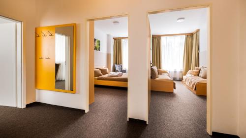 2 bedrooms, 3 beds