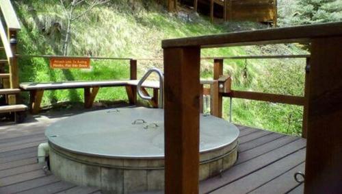 Box Canyon Lodge and Hot Springs