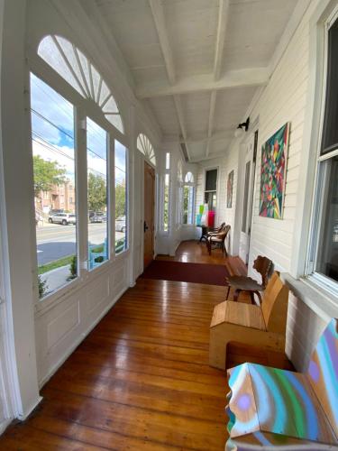 Fort Pl B&B and Gallery in Staten Island, USA