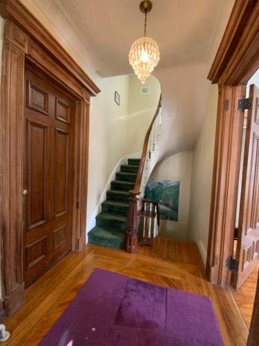 Fort Pl B&B and Gallery in Staten Island, USA