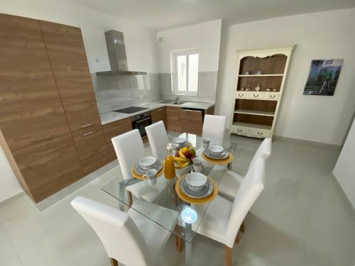 Sunshine Apartments Mellieha - modern three bedroom ground floor apartment with yard 2