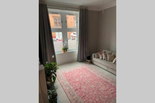 2 bedroom West end flat - perfect for COP26