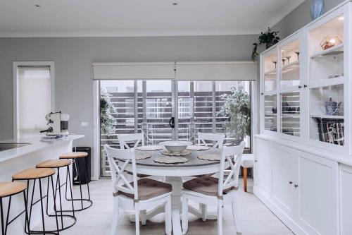 BLISSFUL BEACH GETAWAY / MORNINGTON