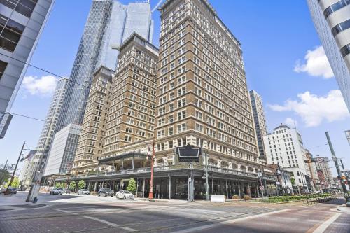 Frontdesk I The Rice Apts Downtown Houston - image 12