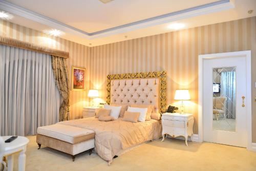 Suite, lake view