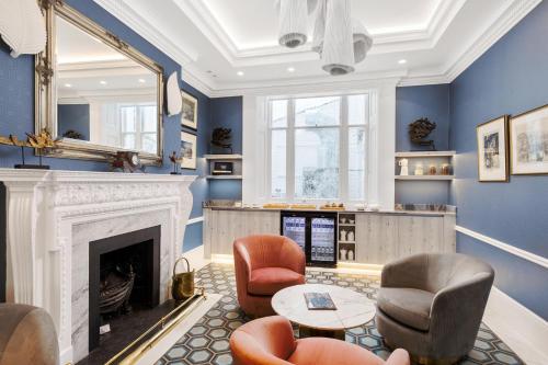 Commodore Hotel - image 10