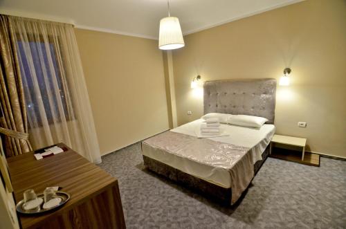 Double Room with Balcony image 10