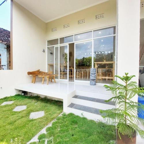 Vista exterior, Summerfield Homestay and Cafe in Watukarung