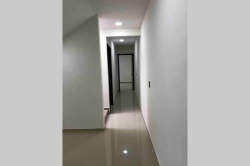 Casa minimalista tranquila y acogedora, con garage Casa minimalista tranquila y acogedora, con garage