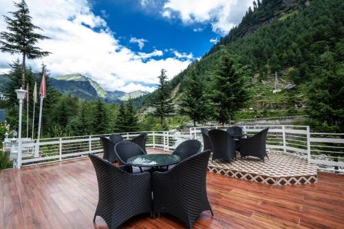 Exterior view, The Highland Park (A Centrally Heated River Side Resort) in Palchan