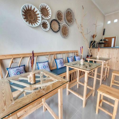 Restaurante, Summerfield Homestay and Cafe in Watukarung