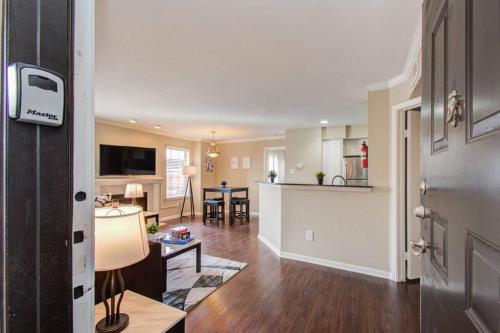 Your Lovely Oasis Apartment in TX Medical Center