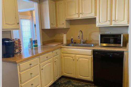 Eds Englewood Well Furnished Home in Englewood, USA