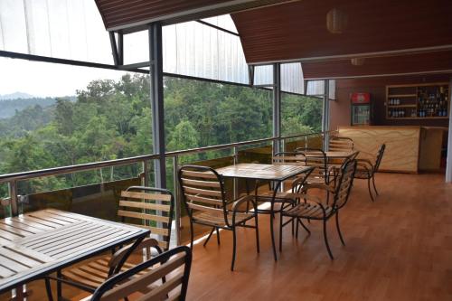 Restoranas, Chimpanzee Lodge in Cyangugu