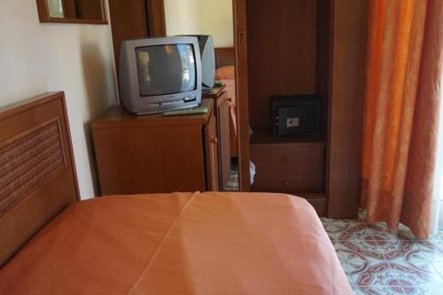1 twin bed