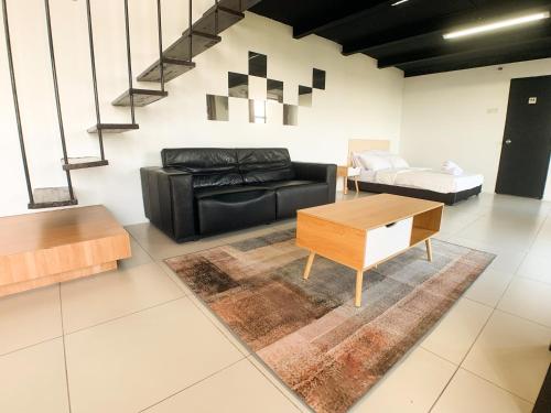Colonial9 Suite (Sunrise & Mountain View)@Empire City