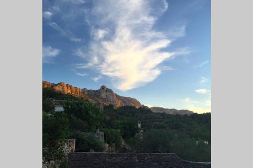 CASA LOLA Naturaleza, Montañas y Piscina Compartida De Pueblo