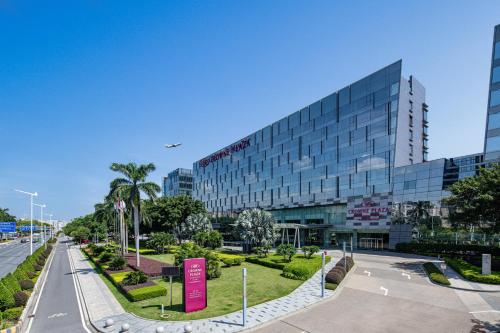 320909481 Crowne Plaza Guangzhou Huadu by IHG - Free Shuttle bus between hotel to Exhibition Center During Canton Fair