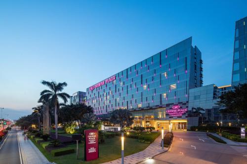 320909492 Crowne Plaza Guangzhou Huadu by IHG - Free Shuttle bus between hotel to Exhibition Center During Canton Fair