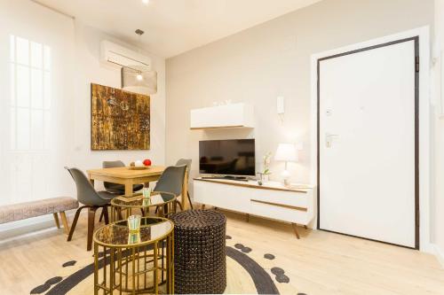 For You Rentals Puerta del Sol Apartments TEMPORAL PRE104B, Madrid