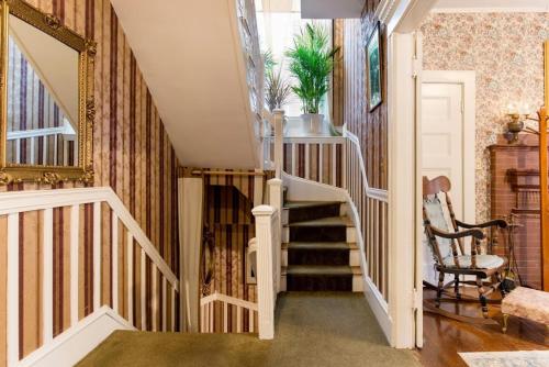 The Coolidge Corner Guest House: A Brookline Bed and Breakfast in Brookline