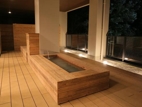 Спа с гореща изворна вода, Hot Spring Inn Hakone Suisen in Yumoto